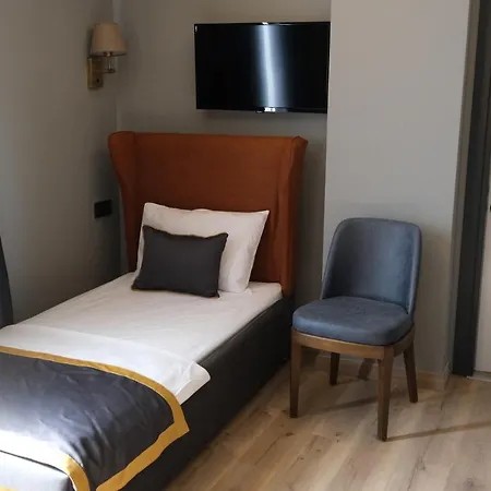 Hotel The Pearl Airport 3*