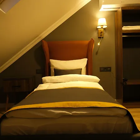 Hotel The Pearl Airport 3*